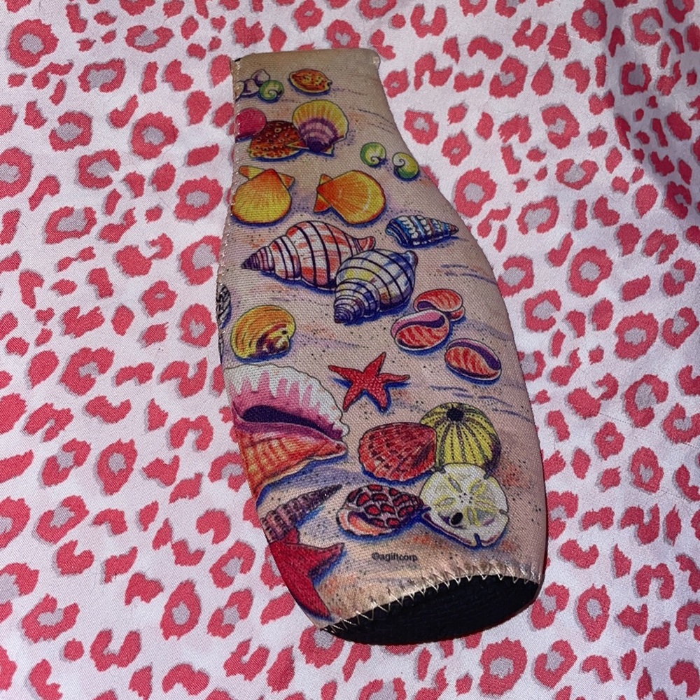 Beer cozy 💛🐚 - Picture 3 of 4